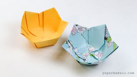 Learn how to make a pretty origami flower bowl, dish or plate, you can customise the base of this bowl, to make it wider at the bottom, it's great to display jewellery, nicknacks or serve candies & snacks. Origami Containers, Origami Kutu, Pretty Origami, Origami Bowl, Paper Kawaii, Box Origami, 3d Templates, Origami Star Box, Tutorial Origami