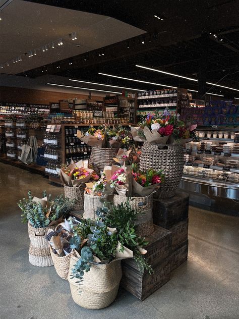 Mexican Grocery Store Aesthetic, European Grocery Store, French Grocery Store, Bloxburg Grocery Store Ideas, Bloxburg Grocery Store, Cute Grocery Store, Aesthetic Grocery Store, Grocery Store Aesthetic, Aesthetic Grocery