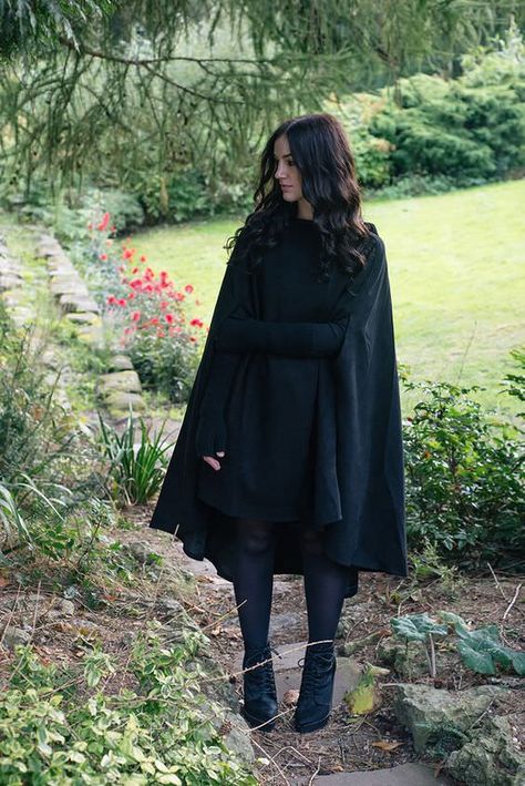 A Modern Witch - Album on Imgur Modern Witch Outfit, Modern Witch Fashion, Cloak Outfit, Witchy Outfits, Strega Fashion, Under Your Spell, Witch Fashion, Witchy Fashion, Modern Witch