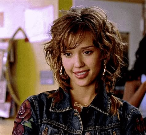 Jessica Alba Honey, Honey 2003, 2000s Hairstyles, Hair Movie, Y2k Hairstyles, Skincare Inspiration, Natural Wavy Hair, Honey Hair, Movie Fashion