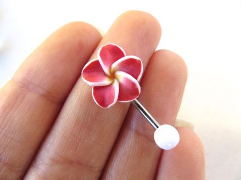 Pirsing Ideas, Flower Plumeria, Belly Button Piercing Rings, White Plumeria, Cute Belly Rings, Belly Button Piercings, Belly Tattoo, Belly Piercings, Bellybutton Piercings