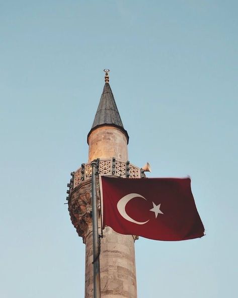 Istanbul Turkey Photography, Turkey Flag, Turkish Flag, Istanbul Photography, Disney Movies To Watch, Istanbul City, Daisy Wallpaper, Iphone Wallpaper Sky, Samsung Galaxy Wallpaper