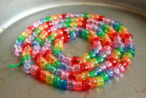 a spiral of pony beads arranged on metal pan for making melted pony bead suncatcher Melted Bead Suncatcher, Plastic Bead Crafts, Melted Pony Beads, Melted Bead Crafts, Bead Suncatcher, Pony Bead Projects, Diy Suncatchers, Pony Bead Crafts, Crafts For Teens To Make