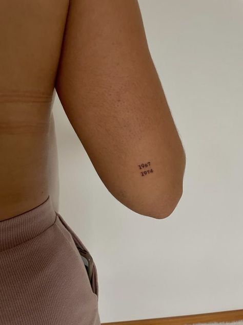 Mother Dedicated Tattoos, Made New Tattoo, Birth Year Tattoo Ideas For Women, Letter M Tattoo, Tattoos In Spanish, Year Tattoo Ideas, May Tattoo, Bella Tattoo, Handwriting Tattoos