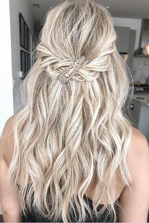 Love that wedding day hairstyle half up style. Hit follow for more bridal looks, and share what you think below. Wedding Curls Half Up Half Down, Wedding Day Hairstyle, Elegant Bridal Hair, Wedding Curls, Romantic Braid, Hoco 2024, Bridal Hair Half Up, Boho Twists, Vintage Waves