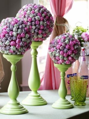 Lollipop Centerpiece Ideas, Diy Lollipop, Lollipop Centerpiece, Diy Candy Buffet, Candy Topiary, Budget Centerpieces, Bbq Decorations, Topiary Centerpieces, Candy Centerpieces