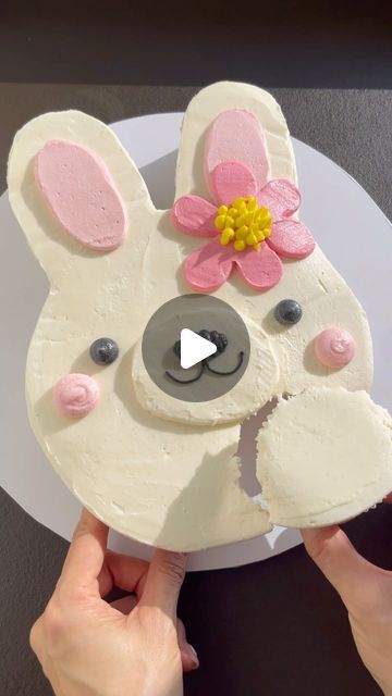 Winnie Wai-Ling Lee on Instagram: "Pull apart cupcake Bunny 🐰 - It’s Easter soon and I had to make a bunny using this fun technique ❤️
.
.
Such a fun quick way to whip up a birthday cake!!! You must try this and you won’t be disappointed🤩🤩🤩
.
.🙃
#wiltoncakes #cupcakeofinstagram #cupcakedecorating #cupcakes #bakinghacks #buttercreamfrosting #cakeideas" Pull Apart Bunny Cupcake Cake, Bunny Pull Apart Cupcakes, Easter Cupcake Cakes Pull Apart, Bunny Cupcakes Ideas, Bunny Cake Birthday, Cupcake Pull Apart Cake Ideas, Bunny Cake Ideas, Cupcake Cakes Pull Apart, Cupcake Bunny