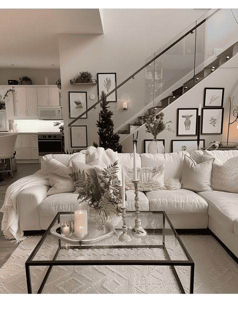 37 White and Silver Living Room Ideas That Will Inspire You White And Silver Living Room, Silver Living Room Ideas, White And Silver Bedroom, Silver Bedroom Decor, Silver Living Room, Silver Sofa, White Living Room Decor, Silver Bedroom, Silver Furniture