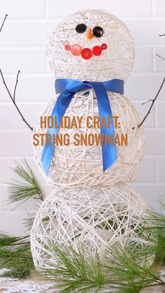 Christmas Crafts Balloons, Diy Snowman Centerpiece, Chirtmas Decoration Ideas, String Trees Christmas, Diy Snowman Decorations Snowmen Ideas, Christmas 2022 Trends Gifts, Snowmen Crafts Diy, String Christmas Tree Craft, String Crafts For Kids