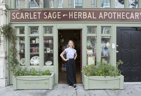 We toured The Scarlet Sage Co. and spoke with owner, Laura Ash about herbal remedies, the future of the industry and the healing powers of her personal wellness routine. Home Apothecary Aesthetic, Herbal Shop Interior, Herbalist Accessories, Herbal Shop Ideas, Herbalist Shop Design, Herbalist Workspace, Herbalist Storage Ideas, Herbalist Lifestyle, Herbal Decor