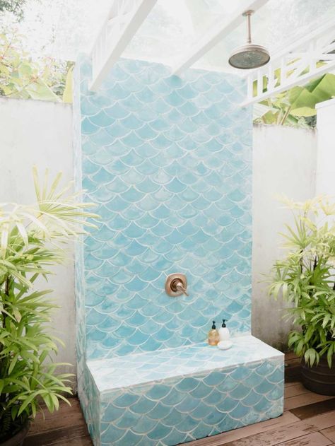 Hotel Photography, Beach Shower, Outdoor Bathrooms, Deco Boheme, Bathroom Outdoor, Backyard Projects, House Bathroom, Florida Home, Outdoor Shower