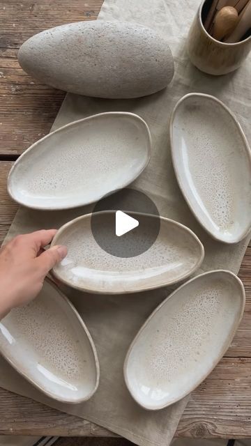 Gaya Ceramics, Pottery Wheel Diy, Ceramics Bowls Designs, Slab Ceramics, Lovers Design, Beginner Pottery, Diy Air Dry Clay, Pottery Videos, Sculptures Céramiques