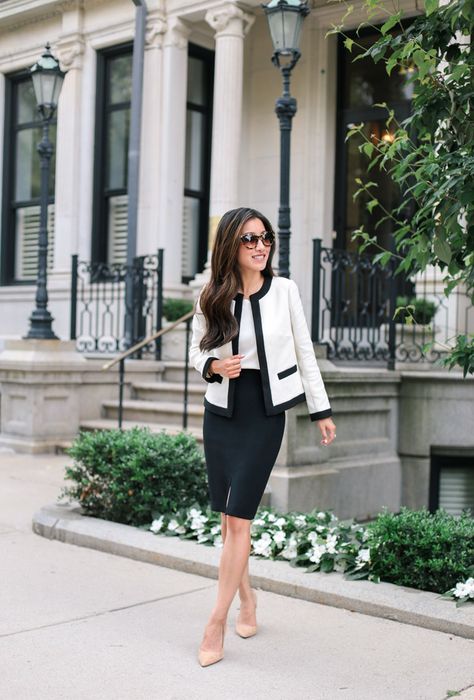 classic style in boston // tweed jacket + black pencil skirt for a business formal work outfit (or professional interview look) outfit Female Ceo Outfits, Business Formal Outfit, Female Ceo, Classic Work Outfits, Mode Ab 50, Business Professional Attire, Elegant Work Outfits, Formal Dress Code, Work Outfit Office