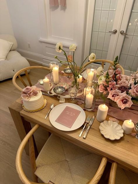 17 beautiful decor ideas for hosting a mother's day brunch — ASHLINA KAPOSTA Dinner Hosting Ideas, Hosting Era, Coquette Valentines, Girl Brunch, Hosting Party, Dinner Party Style, Career Aesthetic, Hosting Brunch, Ladies Brunch