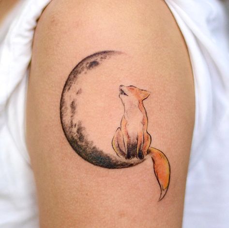 Fox tattoo Fox Tattoo Design, Kunst Tattoos, Geniale Tattoos, Fox Tattoo, Temp Tattoo, Foot Tattoos, Skin Art, Piercing Tattoo, First Tattoo