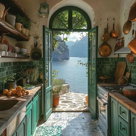 The Italian old style cuisine combines with the view, the atmosphere. Old Italian Homes Interiors, Italian Dream House, Home Italian Style, Traditional Italian Decor, Old Italian Kitchen Aesthetic, Italian Colonial House, Italian Houses Interior Design, Old Italian Interior Design, Italian Style House Interiors