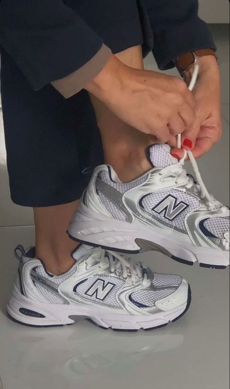 2000s Shoes, Nb Shoes, New Balance Outfit, Trendy Shoes Sneakers, Shoes Heels Classy, Shoes Outfit Fashion, Sneakers Looks, Chic Shoes, Shoe Inspo