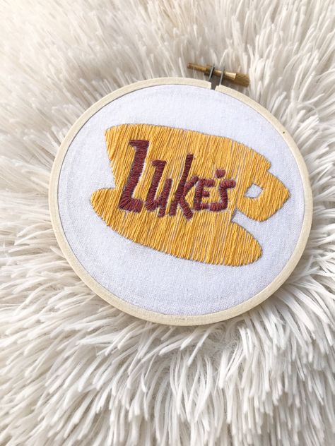 Lukes Diner, The Gilmore, Gilmore Girls Fan, Pretty Embroidery, Stars Hollow, Iconic Logo, Needle Arts, Embroidery Hoop Art, Embroidery Ideas