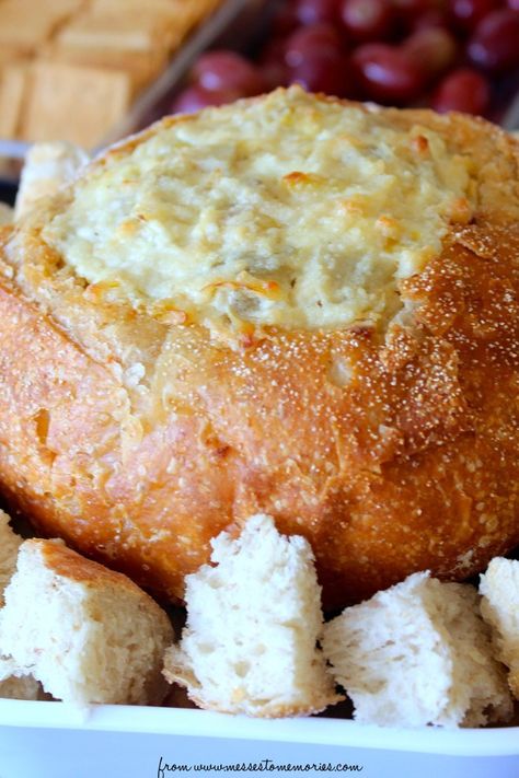 A creamy artichoke dip baked into a bread bowl from Messes to Memories Easy Christmas Dessert Recipes, Bread Bowl Dip, Cookies Peppermint, Artichoke Bread, Hot Artichoke Dip, Easy Christmas Dessert, Easy Dessert Recipes Christmas, Christmas Dessert Recipes, Party Dip