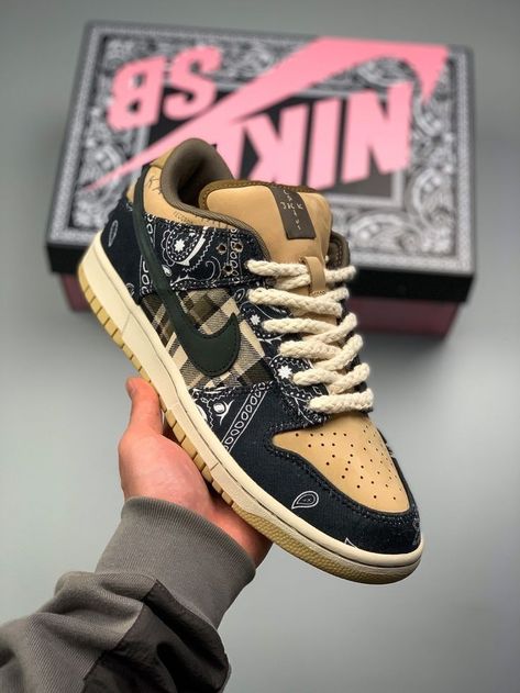 Travis Scott Nike Sb Dunk, Travis Scott Shoes, Replica Sneakers, Dr Shoes, Shoe Designs, Trendy Shoes Sneakers, Pretty Shoes Sneakers, Mens Fashion Wear, All Nike Shoes