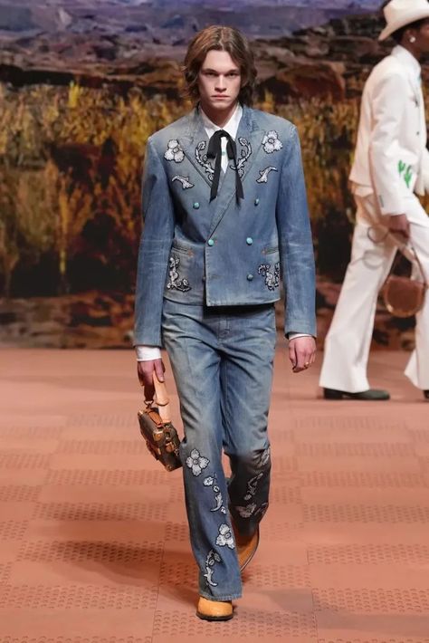 Louis Vuitton Menswear Fall 2024 Paris - Fashionably Male Louis Vuitton Menswear, Fall Winter 2024, Winter 2024, 2024 Collection, Fall 2024, Louis Vuitton, Paris