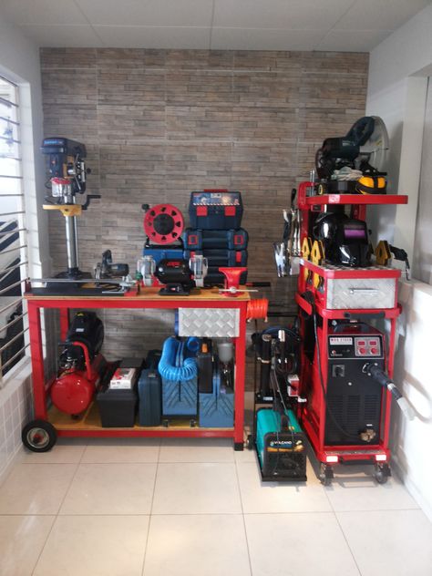 Garage Welding Shop, Officine In Garage, Welding Workshop, Welding Gear, Welding Shop, Welding Cart, Tool Storage Diy, Welding And Fabrication, Diy Welding