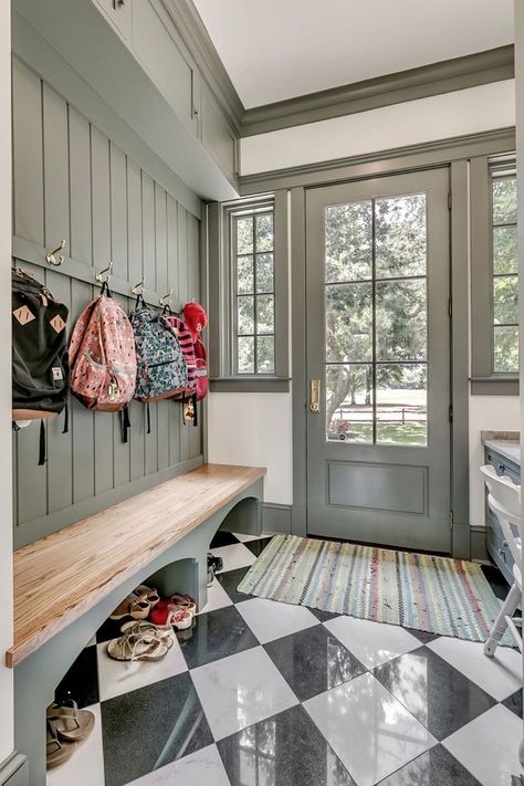 Mud Room Ideas Laundry, Transitional Mudroom, Mudroom Laundry Room Ideas, Small Mudroom Ideas, Mudroom Remodel, Farmhouse Mudroom, Mudroom Cabinets, Farmhouse Entry, Mud Room Entry