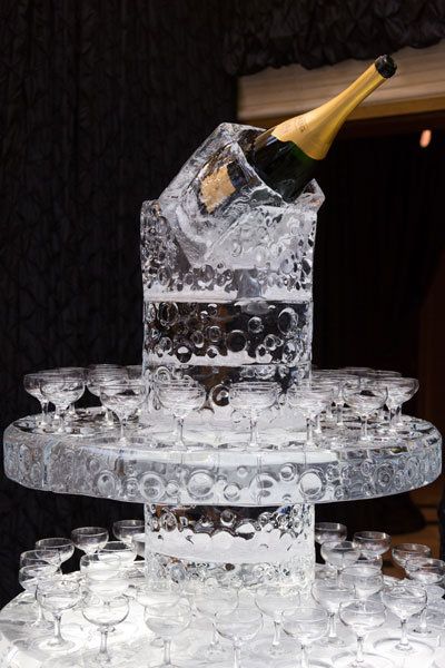 Ice Sculpture Wedding, Champagne Sorbet, Ice Luge, Ice Party, Bandeja Bar, Ice Carving, Ice Art, Ice Sculpture, Snow Sculptures