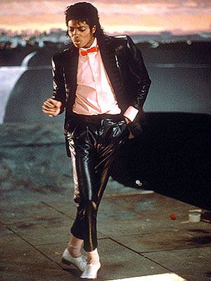 MJ, Billie Jean. ONE OF THE BEST SONG INTROS EVER!! No one rocks a bin liner suit that well either :P Pop Music Artists, Liz Phair, Kevin Parker, Hee Man, Billy Jean, Jenny Lewis, Michael Jackson Wallpaper, Joseph Jackson, Billie Jean