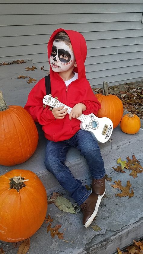 Miguel Halloween Costume, Miguel From Coco Costume, Miguel Coco Halloween Costume, Halloween Costume Ideas For Boys 8-10 Year, Halloween Costume Ideas Boys, Coco Halloween Costume, Easy Halloween Costumes Scary, Kids Pumpkin Painting, Scary Boy Costumes