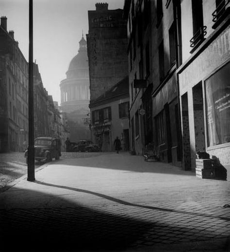 Dorothy Bohm  Paris, 1950 Illumination Photography, Color Negative Film, Andre Kertesz, Berenice Abbott, Old Paris, Study Photography, Black And White Artwork, Paris Photography, Bnw Photography