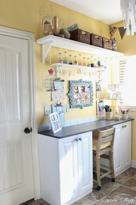 Creative Shelving Ideas, Laundry Room Ideas Small Space, Small Craft Rooms, Sewing Room Design, Dream Craft Room, Craft Room Design, Urban Interiors, Craft Space, Scrapbook Room