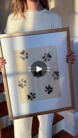 Paw Prints Painting, Paw Print Painting Ideas, Cat Paw Print Art, Paw Print Art Diy, Paw Print Canvas, Dog Paw Art, Dog Paw Print Art, Paw Print Crafts, Future Decor