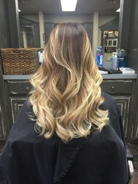 Boliage Hair Blonde Balayage Long Layered, Hair Bolyoge, Bolyoge Blonde, Balayage Hair Light Brown To Blonde, Bridal Blowout Hair With Veil, Tie And Dye Blond, Balliage Hair Blonde, Blonde Ombre Hair Balayage, Blonde Hair Bayalage