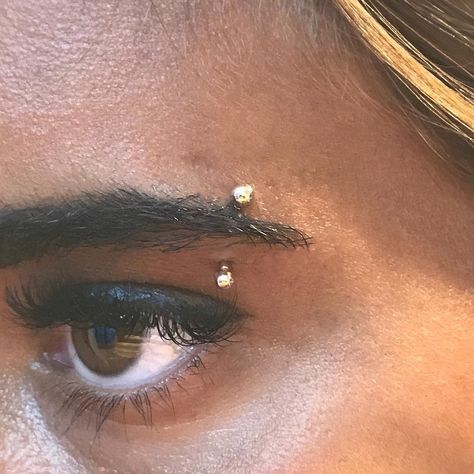 Small Eyebrow Piercing Jewelry, Eyebrow Piercing Jewelry Gold, Eye Brow Piercing Aesthetic, Eyebrow Piercing Diamond, Eyebrow Piercing Gold, Diamond Eyebrow Piercing, Dainty Eyebrow Piercing, Small Eyebrow Piercing, Cute Eyebrow Piercing