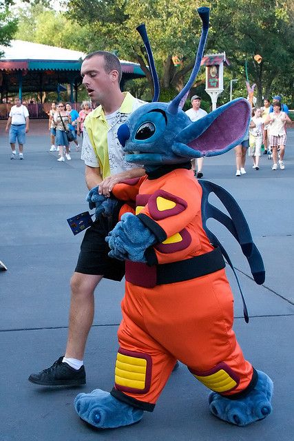 626!! Pictures Of Stitch, Stitch 626, Experiment 626, Disney World Christmas, Disneyland Photos, Animated Emoticons, Disney World Magic Kingdom, Disney Dogs, 2000s Nostalgia