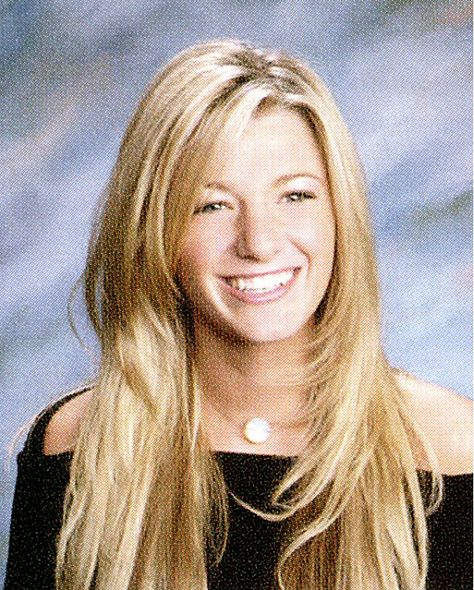 From+Blake+Lively+to+Beyoncé:+18+Amazing+Celebrity+Yearbook+Photos+via+@byrdiebeauty Blake Lively Green Lantern, Blake Lively Young, Blake Lively Hair, Celebrity Yearbook Photos, Celebrity Yearbook, Yearbook Photos, Famous Musicians, Celebrity List, Celebrity Beauty