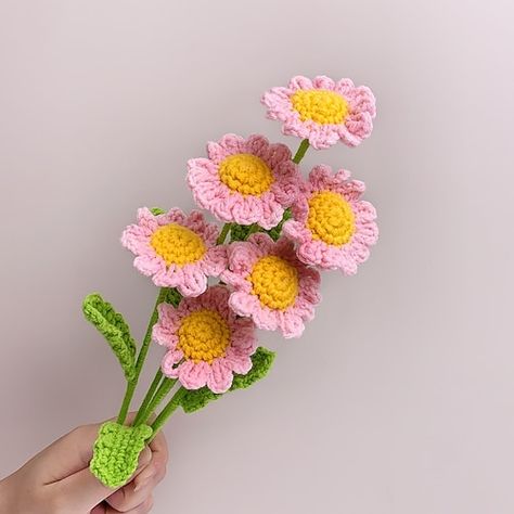 Diy Fall Ideas, Bouquet Crochet, Crochet Flowers Easy, Cadeau Parents, Daisy Bouquet, Crochet Bouquet, Modern Knitting, Crochet Daisy, Rose Bonbon