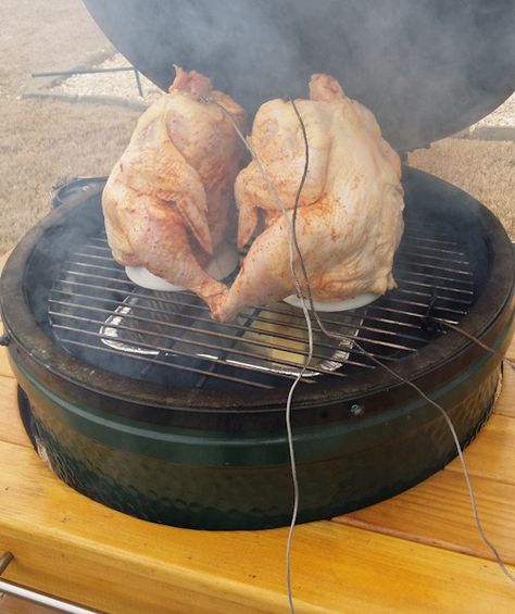 Big Green Egg Recipes Chicken, Big Green Egg Smoker, Smoked Chicken Recipes, Smoked Whole Chicken, Big Green Egg Grill, Green Egg Grill, Big Green Egg Recipes, The Big Green Egg, Green Egg Recipes