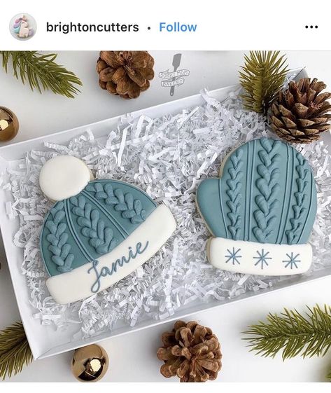 Christmas Smoothies, Royal Icing Christmas Cookies, Christmas Cookie Frosting, Cookie Recipes Decorating, Christmas Cookie Box, Sorry Mom, Cute Christmas Cookies, Cookie Decorating Party, Sugar Cookie Royal Icing