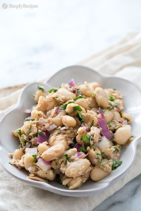 Bean And Tuna Salad, Tuna And White Bean Salad, Salad Simple, White Bean Recipes, Homemade Beans, White Bean Salad, Canned Tuna, Tuna Salad Recipe, Canned Beans