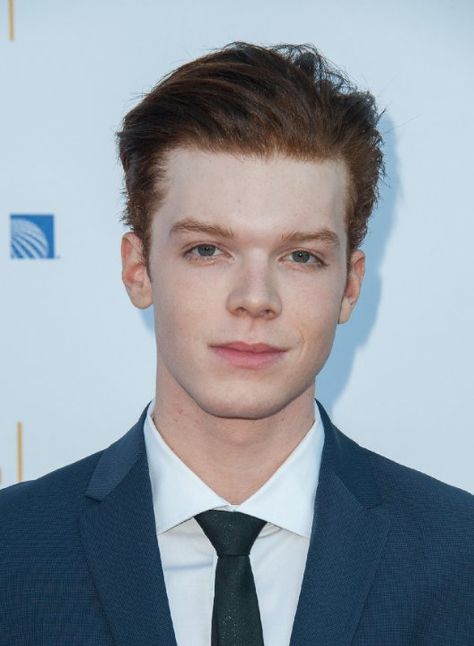 Cameron Monaghan - one of my favorite actors from "Shameless".  He did a great job in "Gotham" as well. Valeska Twins, Teen Actors, Jerome Gotham, Shameless Mickey And Ian, Jeremiah Valeska, Ian Shameless, Shameless Tv Show, Ian And Mickey, Mickey And Ian