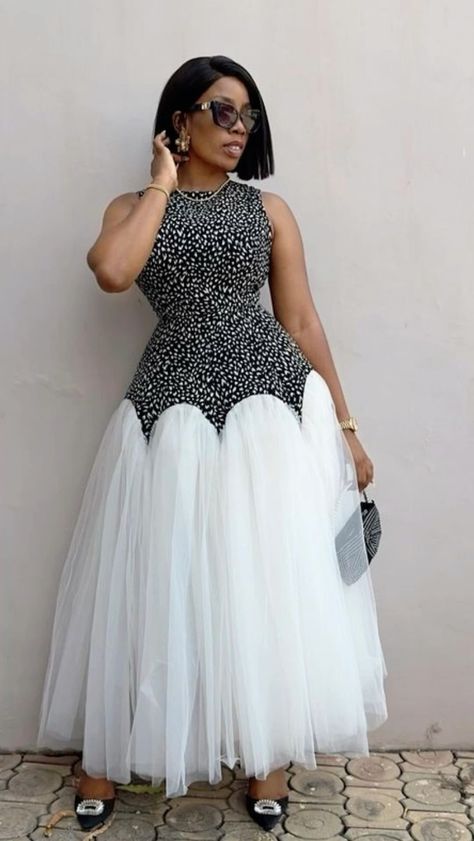 African Dress Plus Size, Black And White African Print Dresses, Classy Lace Styles, Simple Dress Styles, Organza Styles, Ankara Dress Designs, African Traditional Wedding Dress, Ankara Long Gown Styles, Modest Dresses Fashion