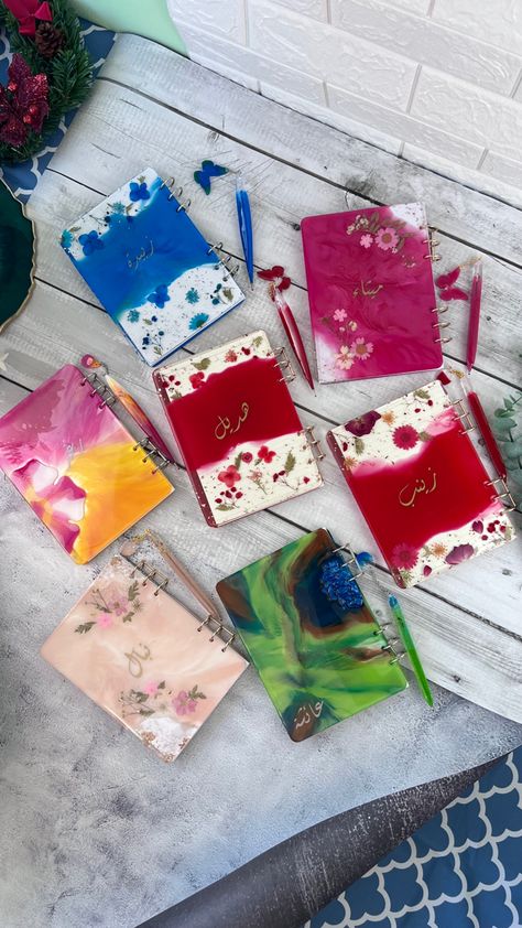 Resin Dairy, Resin Notebook, Resin Pens, Yellow Resin, Homemade Bracelets, Resin Crafts Tutorial, Diy Resin Projects, Resin Frame, Resin Wall Art