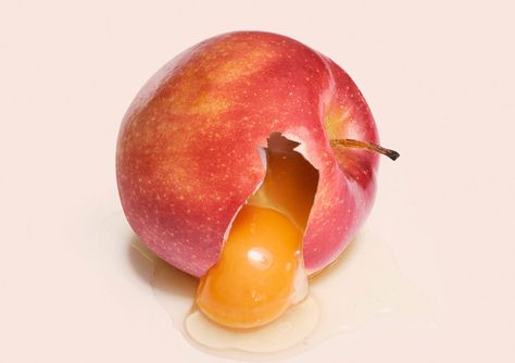 Weird Fruit, Food Art Photography, Funny Fruit, Fruit Picture, Fake Fruit, Surreal Artwork, Surreal Photos, Ha Ha, Foto Art