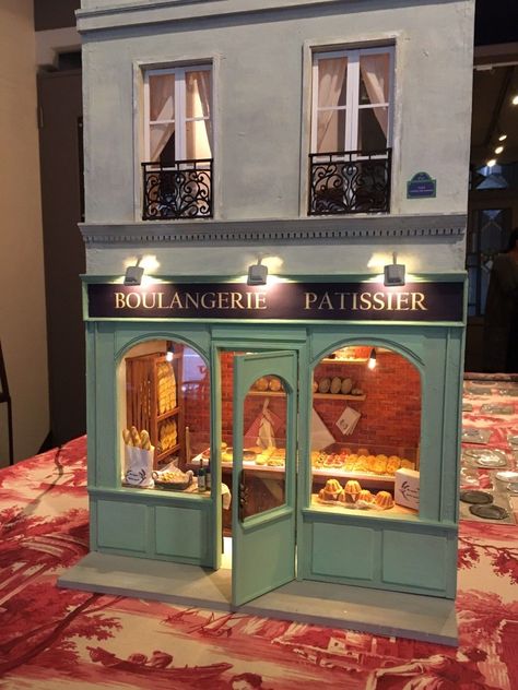 Dollhouse Store Ideas, Miniature Store Fronts, Cafe Dollhouse, Cafe Miniature, Miniature Store, Miniature Cafe, Room Box Miniatures, Dolls House Shop, Miniature Shop