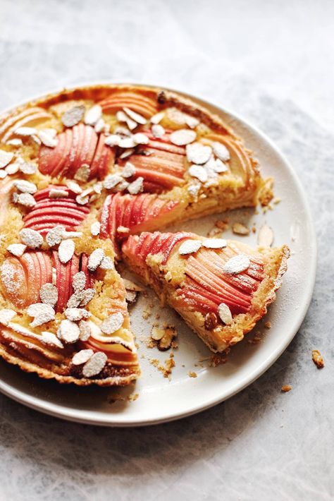 Orange Swiss Roll, Apple Frangipane Tart, Apple Frangipane, Holiday Tarts, Orange Sponge Cake, Almond Frangipane, Frangipane Tart, Tart Dough, Sliced Apples