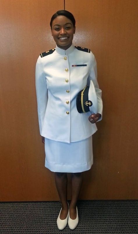 Navy Dress Uniforms, Us Navy Women, Uniformed Services, White Choker, Western Outfits Men, Casual Attire For Women, Fall Fashion Skirts, Formal Wear Women, Navy And White Dress