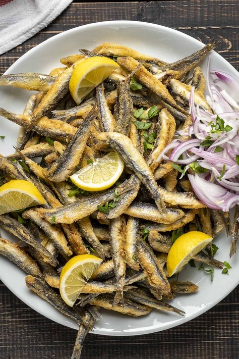 Seafood Crepes, Fried Anchovies, Fresh Fish Recipes, Anchovy Recipes, Plats Healthy, Best Seafood Recipes, Anchovies, Turkish Recipes, Fish Dishes