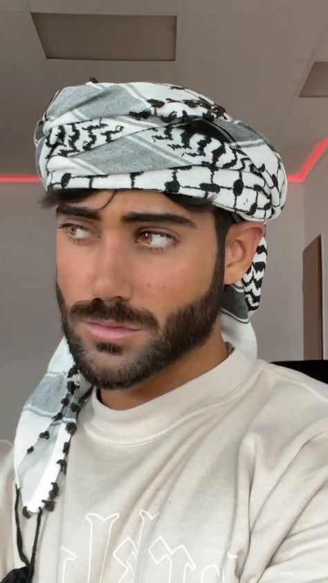 Merayad’s Instagram video: “@_merayad the most handsome guy😩❤️ #merayadlove #merayadfanpage #merayadfans #tiktok #merayadreels #reels #tiktokvideos #viral” Merayad Photos, Middle Eastern Men, Handsome Arab Men, Cute Bear Drawings, Arab Men, Gym Men, Man Crush, Character Portraits, Mens Hairstyles